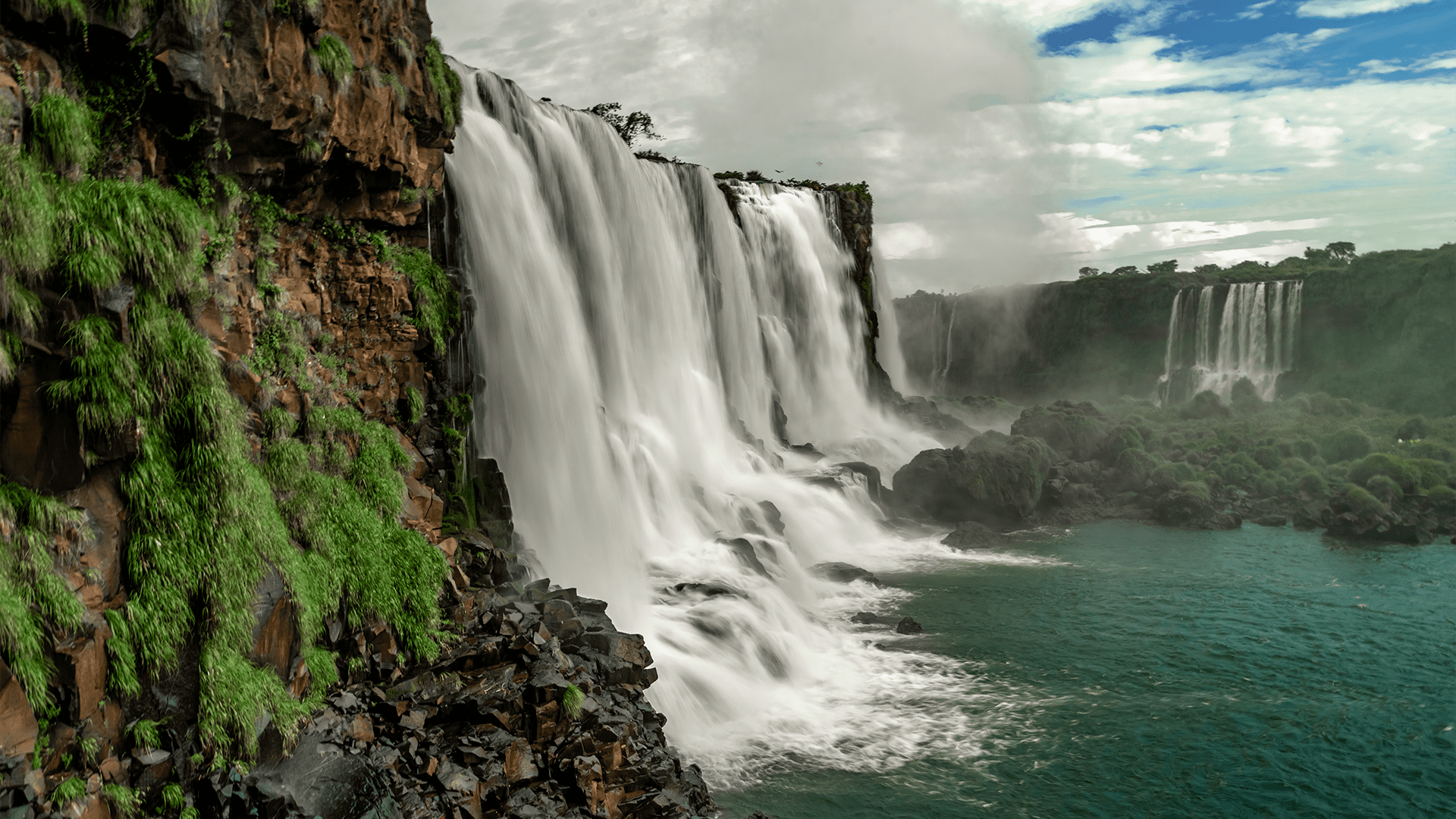 iguazu-falls-on-the-border-of-brazil-and-argentina-2022-12-06-05-12-33-utc